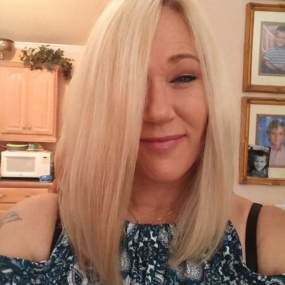 Meet your Posher, Lisa - Picture 1 of 1